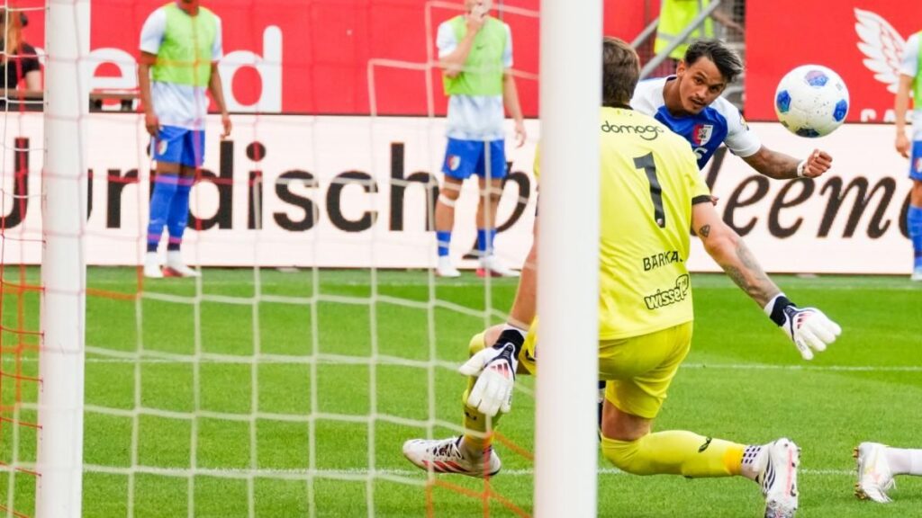 AZ Alkmaar Bantai FC Utrecht Empat Gol Di Stadion Galgenwaard