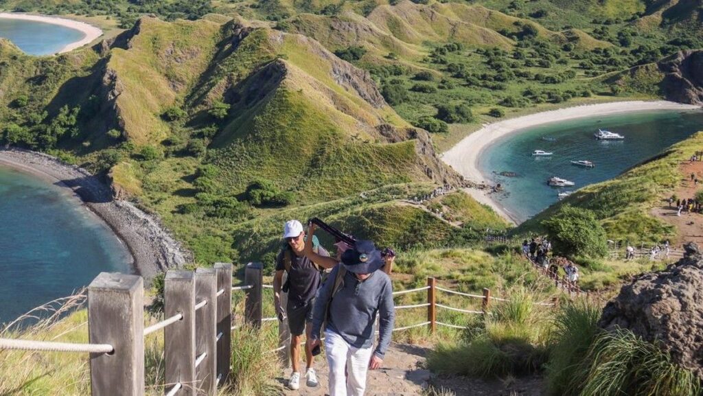Pulau Padar Tetap Dikunjungi Wisatawan Meski Pelayaran Ditutup Cuaca Buruk
