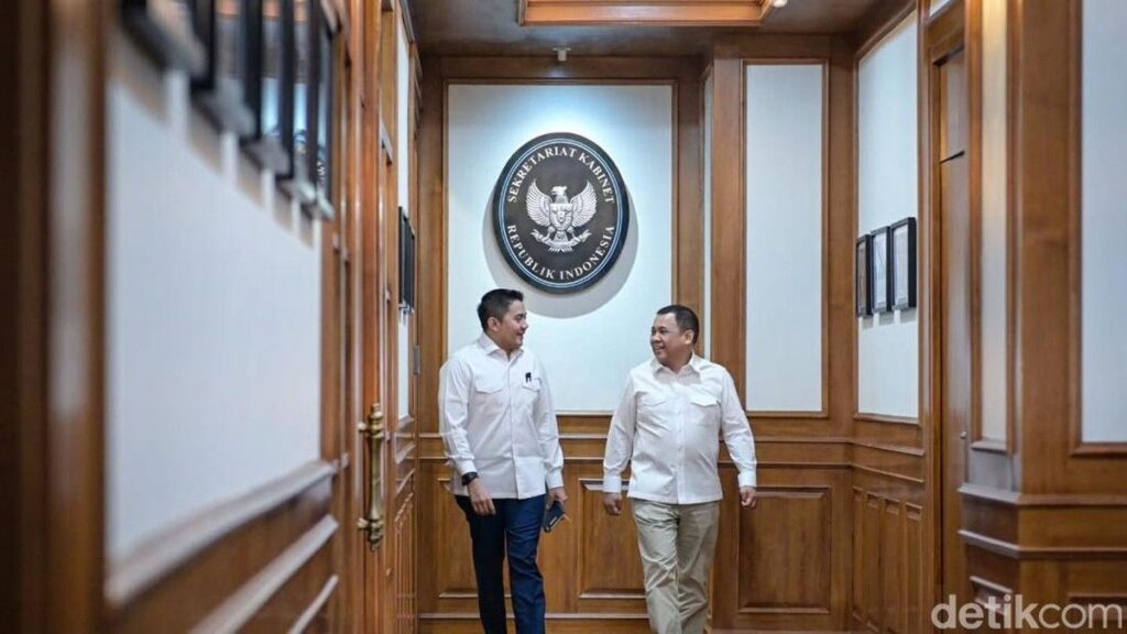 Seskab Teddy Indra Bahas Hilirisasi dan Energi dengan Pengusaha Haji Isam di Jakarta