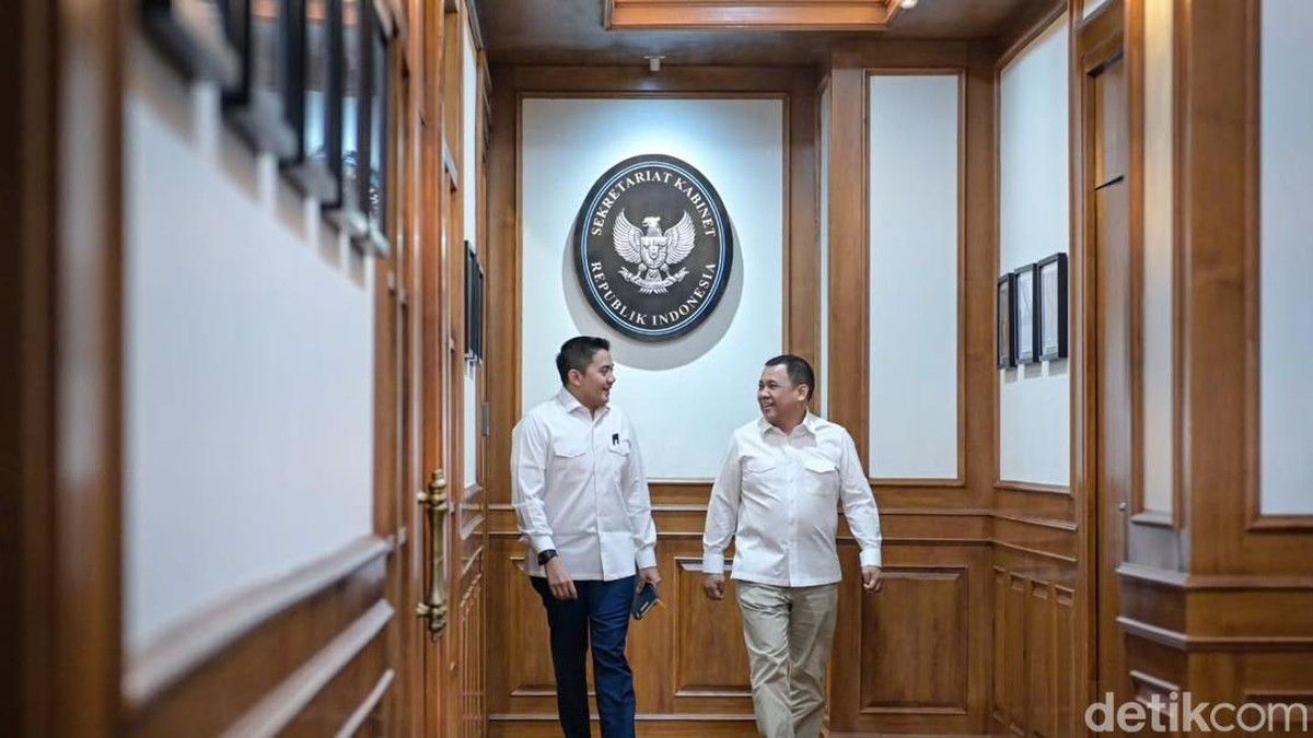 Seskab Teddy Indra Bahas Hilirisasi dan Energi dengan Pengusaha Haji Isam di Jakarta