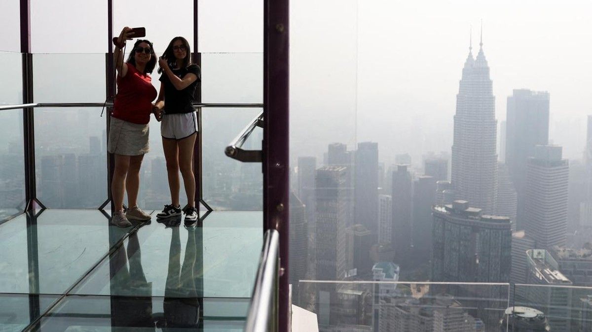 Kabut Asap Karhutla Indonesia Menyebar ke Malaysia, Kualitas Udara Menurun