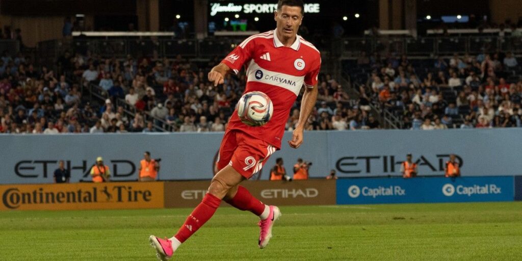 Robert Lewandowski Cetak Dua Gol Bawa Chicago Fire Menang atas Charlotte FC