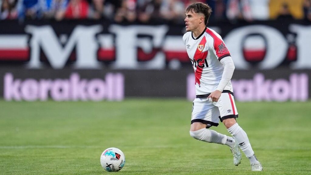 Chelsea Sepakati Transfer Pep Chavarria dari Rayo Vallecano