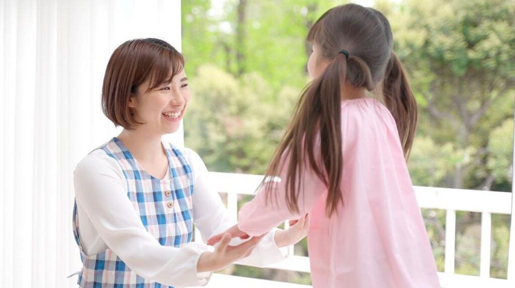 Tren Babysitter Sebelum Sekolah Bantu Kelancaran Rutinitas Pagi Anak