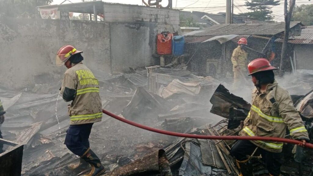 Kebakaran Tabung Gas di Ciomas Bogor Hanguskan Lapak Rongsokan