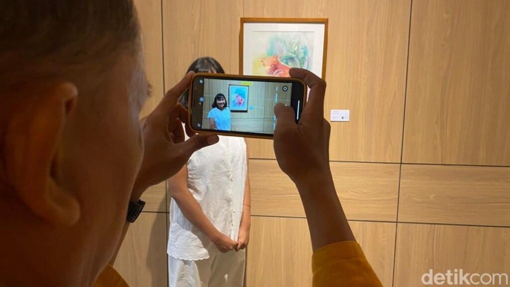 Artotel Grand Wisata Bekasi Gelar Pameran Seni Melahirkan Teman