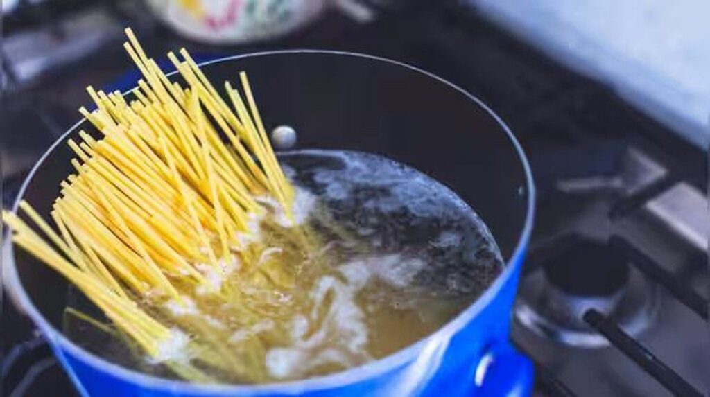Cara Memasak Pasta Ala Restoran dengan Teknik Rebus yang Tepat