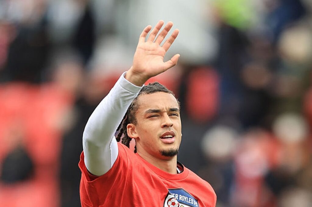 Middlesbrough Incar Bek Ashley Phillips dari Spurs