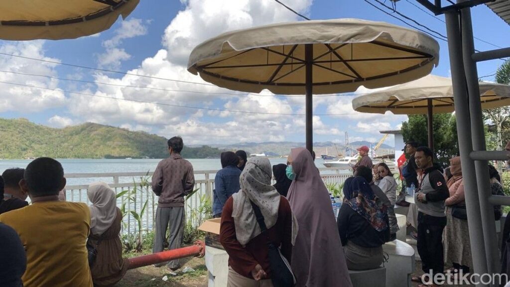 KMP Putri Yasmin Terbakar di Perairan Bali