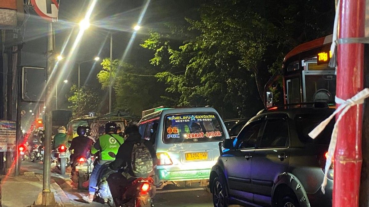 Kemacetan Parah Terjadi di Jalan Raya Bogor Akibat Perbaikan Jalan
