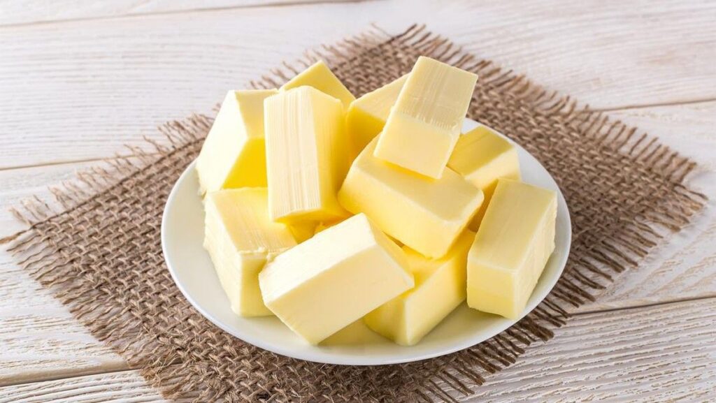 Penyebab Warna Mentega Kuning Padahal Terbuat dari Susu Putih