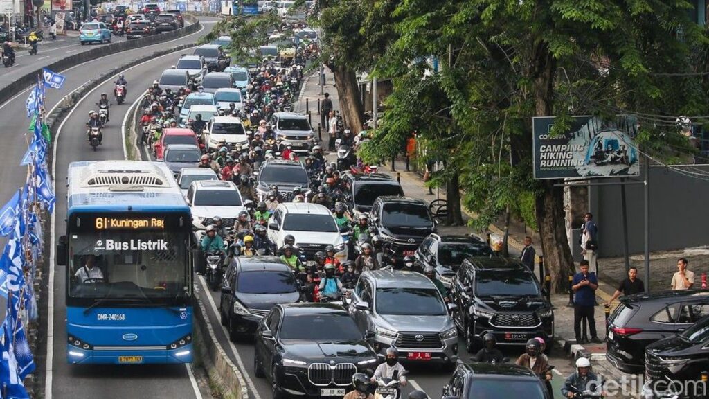 Pemprov DKI Tetapkan Tarif Transportasi Publik Rp8 Khusus 17 Agustus