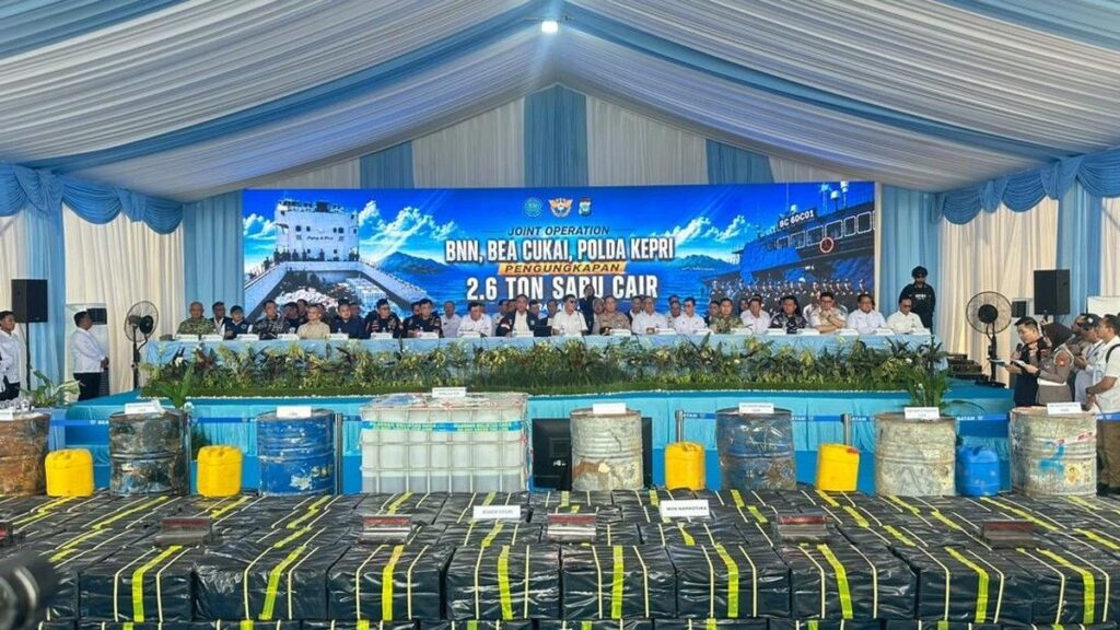 BNN dan Bea Cukai Sita 2.6 Ton Narkoba Cair di Perairan Karimun