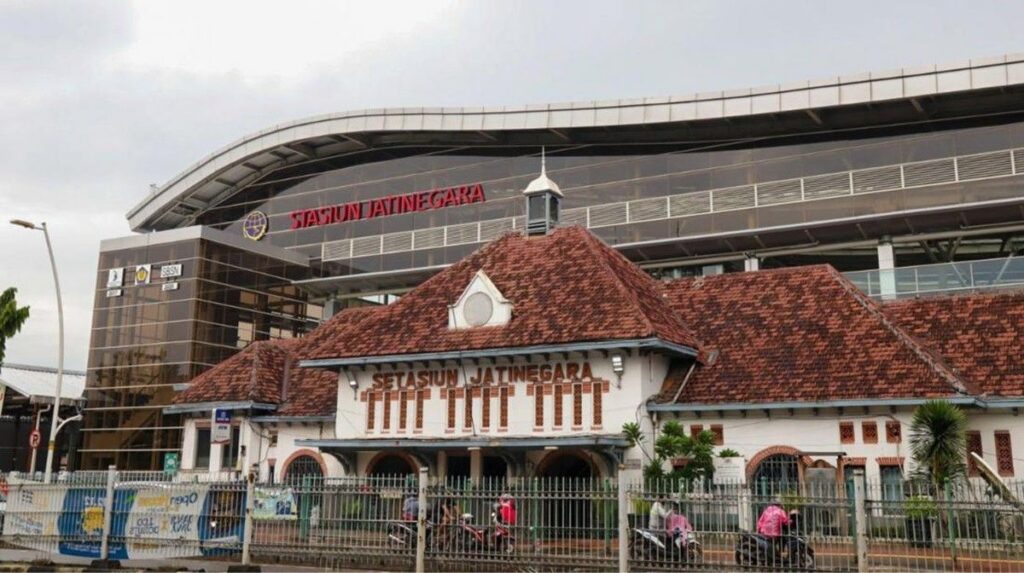 PT KAI Daop 1 Tambah Pemberhentian 13 Kereta di Stasiun Jatinegara