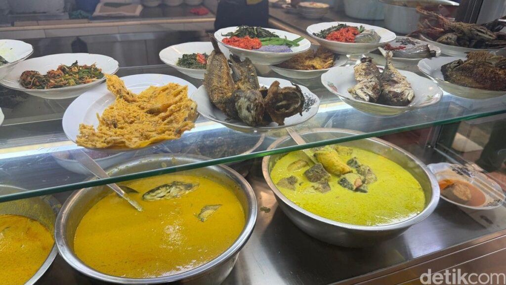 7 Rekomendasi Rumah Makan Padang di Jakarta Pusat