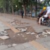 Pengendara Motor Marak Terobos Trotoar Rusak di Sentul Bogor