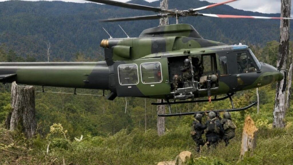 TNI Evakuasi Warga Terdampak Konflik di Ugimba, Intan Jaya