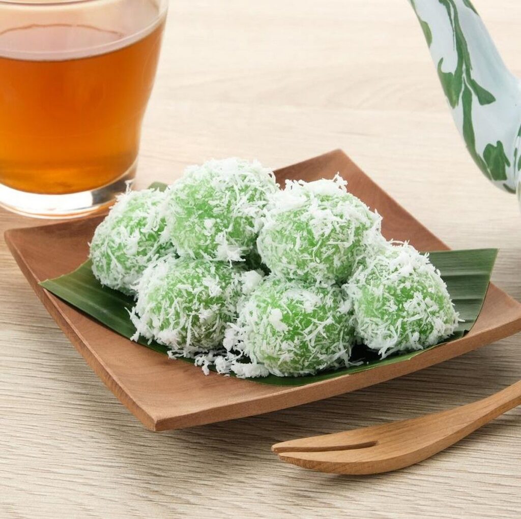 Cara Membuat Klepon Empuk dan Kenyal Isi Gula Merah Lumer