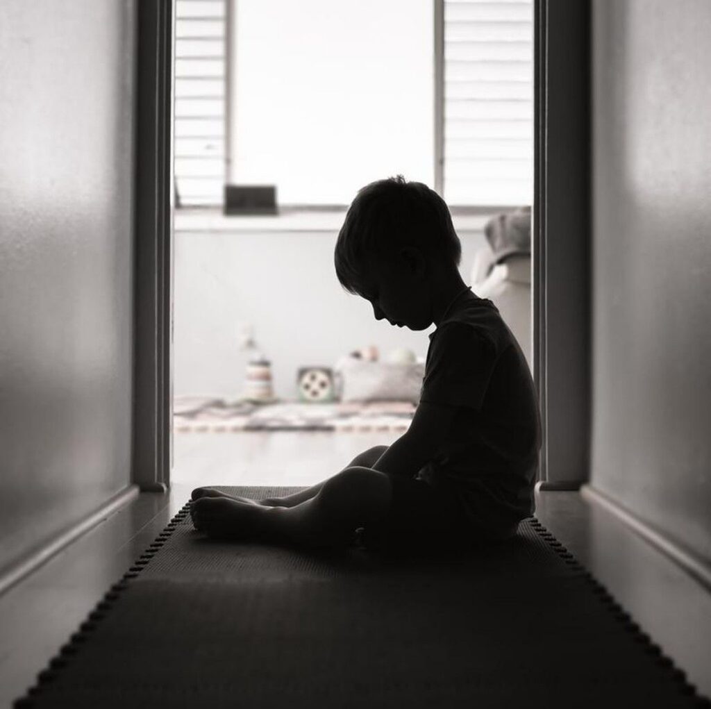 Ciri dan Cara Pemulihan Anak Korban Gaslighting Orang Tua