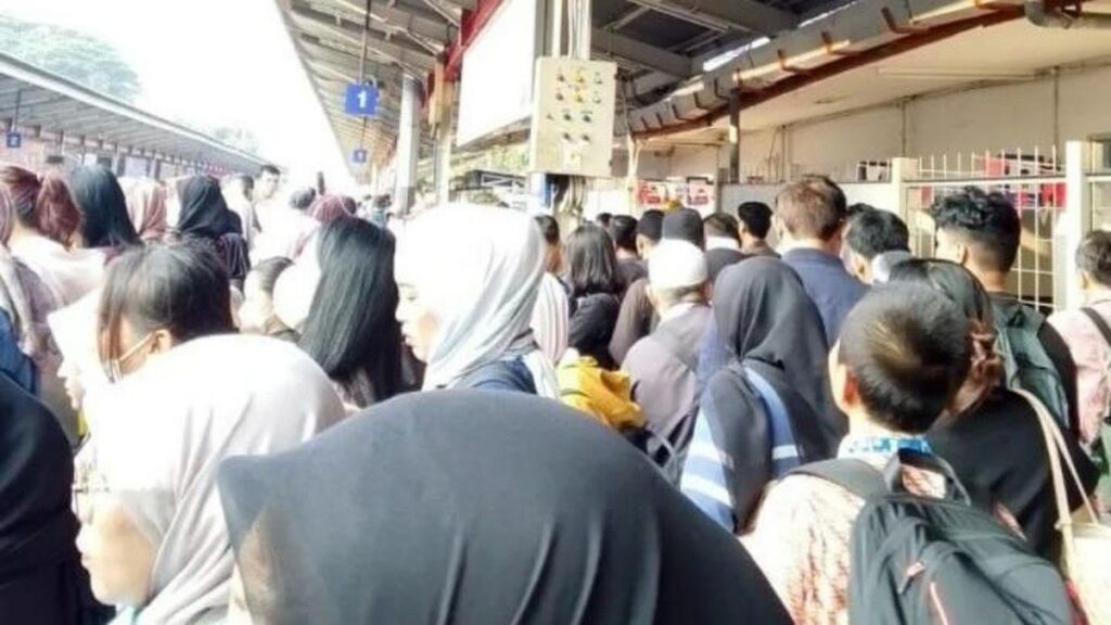KRL Bogor-Jakarta Kota Terhambat Akibat Kecelakaan di Stasiun Tebet
