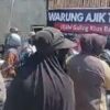 Warga Tondo Palu Protes Operasional Warung Babi Guling