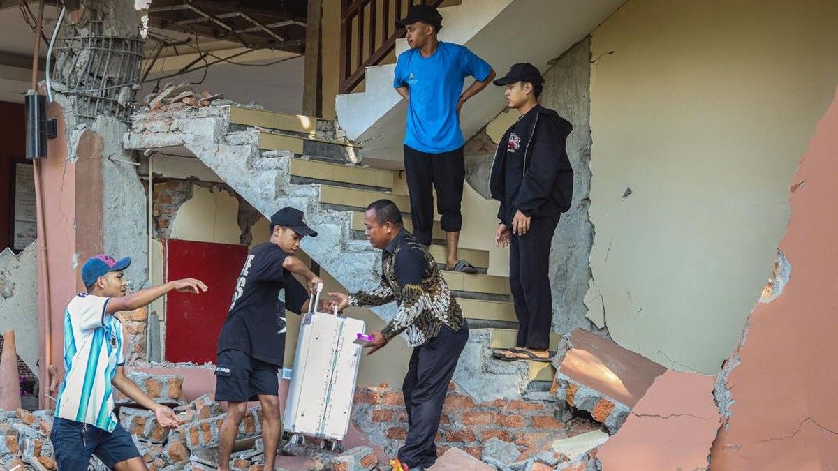 Polda NTT Kerahkan Anjing Pelacak untuk Cari Korban Gempa Flores