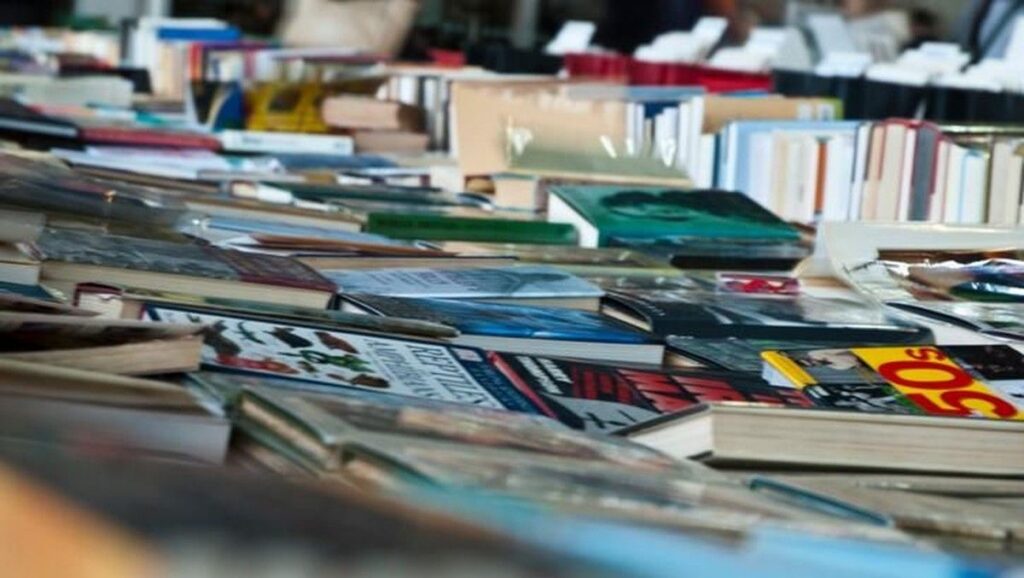 Serangan Rudal Rusia Hancurkan 8 Juta Buku di Kharkiv