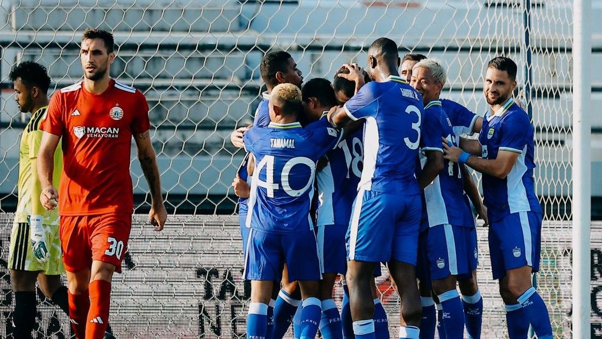 Persib Bandung Renovasi Rumput Stadion GBLA Jelang Playoff ACL 2