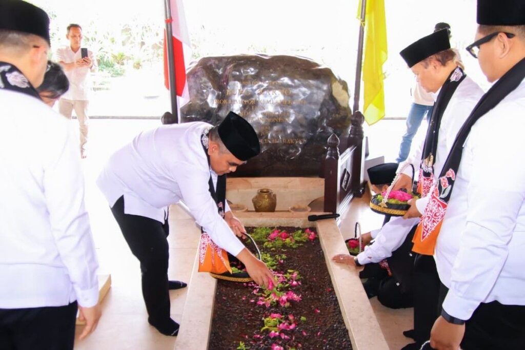 Pimpinan MPR Ziarah ke Makam Bung Karno Jelang HUT Ke-81 RI