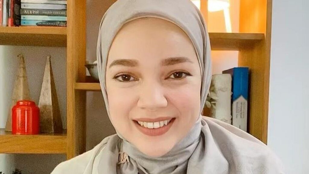 Dewi Sandra Ungkap Alasan Memutuskan Hijrah dan Dalami Agama Islam