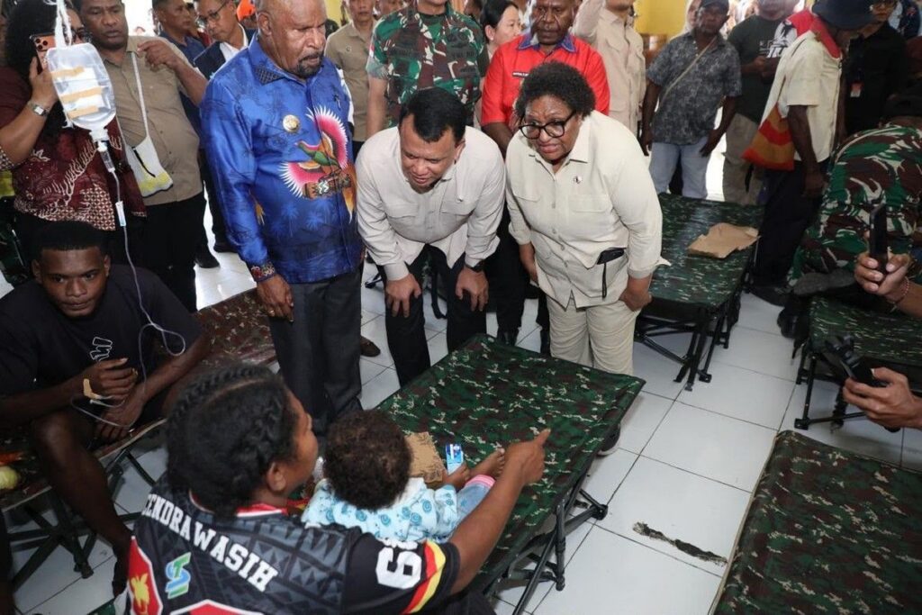 Wamendagri Ribka Haluk Cek Kasus Keracunan Program MBG di Papua