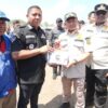 Mendagri Tito Karnavian Tinjau Posko Pengungsian dan Serahkan Bantuan di NTT