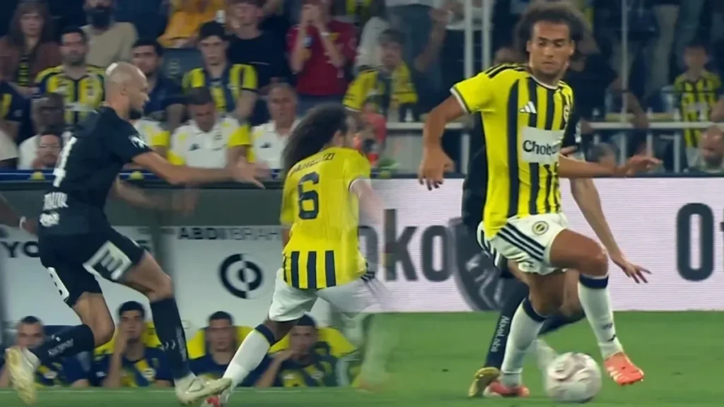 Fenerbahce Tundukkan Sturm Graz 2 0 di Kualifikasi Liga Champions