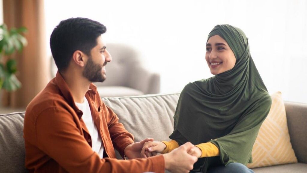 Hukum Menambahkan Nama Suami di Belakang Nama Istri Menurut Islam