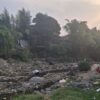 Sungai Ciliwung Surut Jadi Area Bermain Anak di Kampung Pulo Geulis