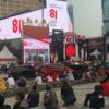 Warga Memadati Bundaran HI Saksikan Penurunan Bendera