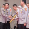 Kapolda Sumsel Serahkan Penghargaan WBK dan Pelayanan Prima
