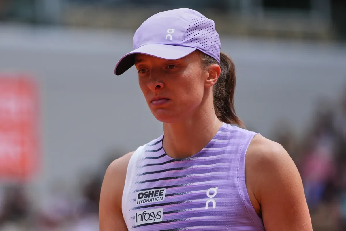 Hujan menunda laga semifinal Świątek vs Switolina di Toronto