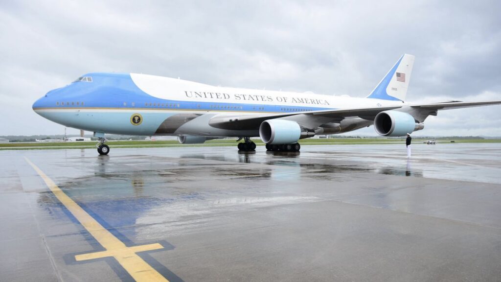 Trump Diam-diam Dipindahkan dari Air Force One karena Ancaman Rudal di Turki
