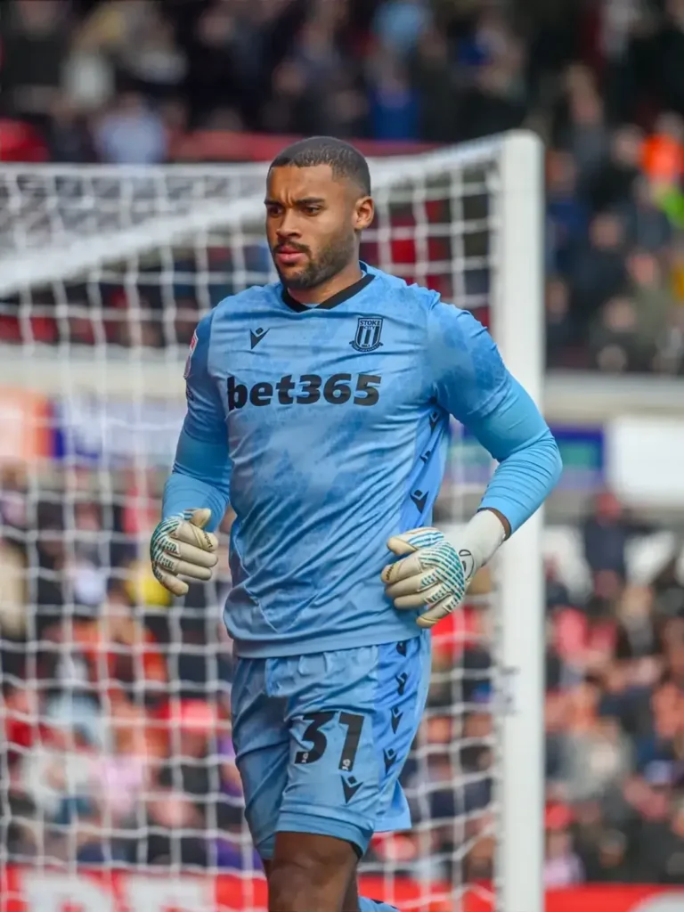 Celtic Pertimbangkan Gavin Bazunu dan Balazs Toth untuk Kiper Baru