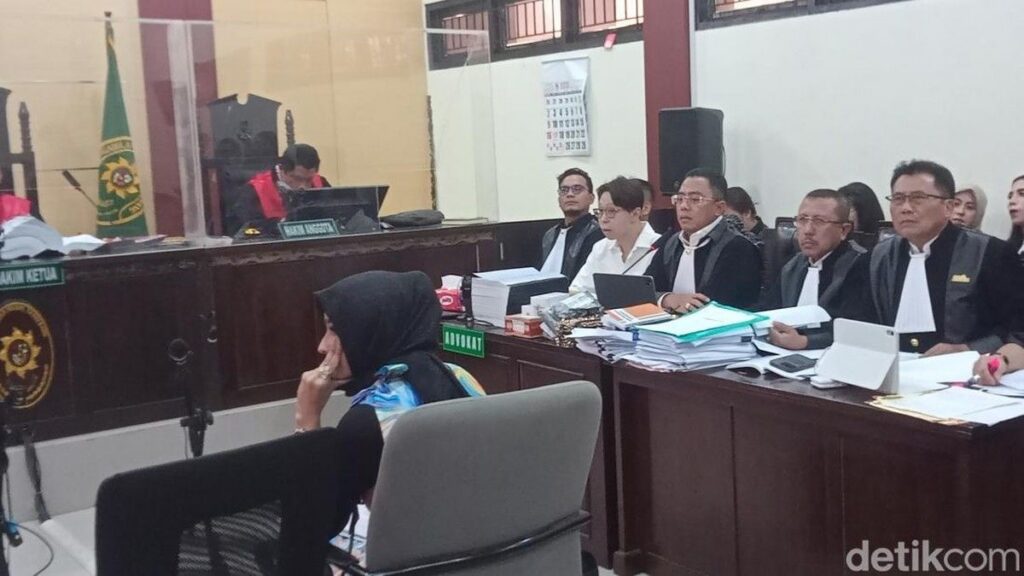 Doktif Minta Richard Lee Lepas Wig di Sidang PN Tangerang