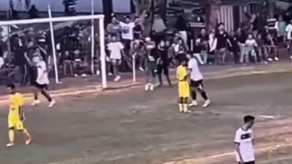 Kiper PS Sendangsari Dipukul Suporter Saat Laga Di Bantul