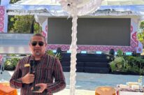 Pengunjung Buka Jendela Mobil di Area Harimau Taman Safari Bogor