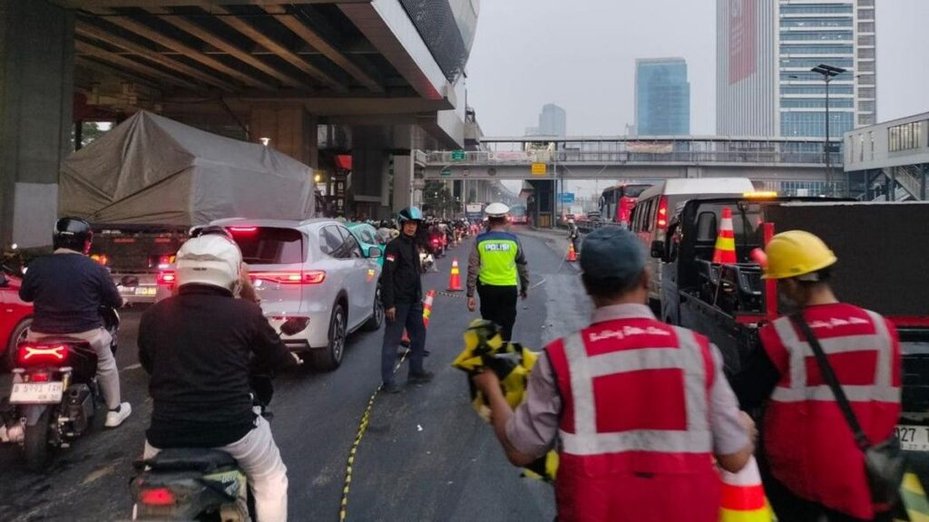 Dishub DKI Geser Separator TransJakarta di Jalan Gatot Subroto Sementara Waktu