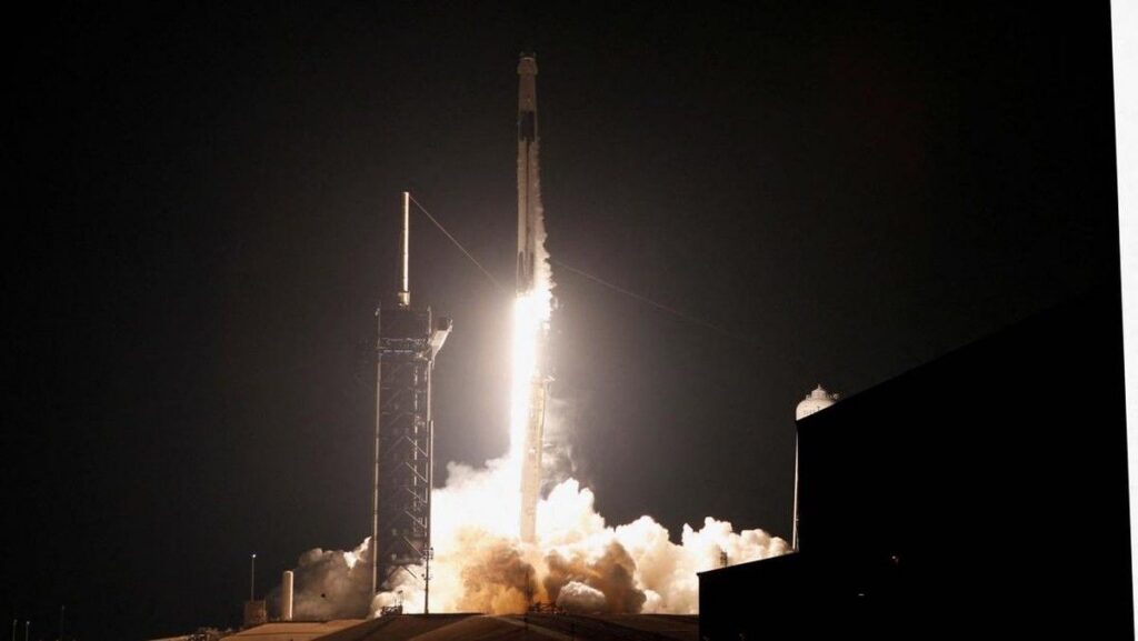 Sisa Roket SpaceX Falcon 9 Jatuh Menghantam Bulan