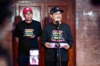 Warga Boyolali Tangkap Ular Pelangi di Selokan Kompleks Perumahan