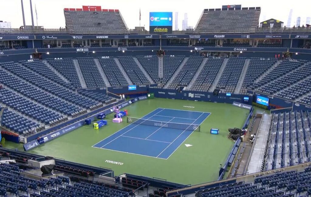 Iga Świątek Menang di Semifinal WTA Toronto Setelah Penundaan Hujan