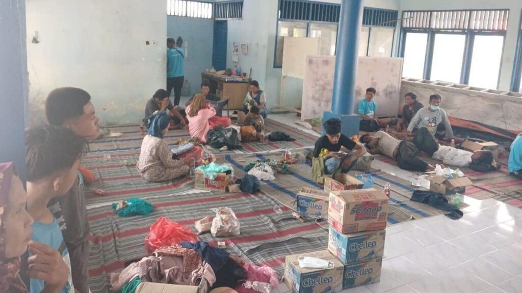 Basarnas Evakuasi 62 Penumpang Selamat KM Mutiara Sentosa 2