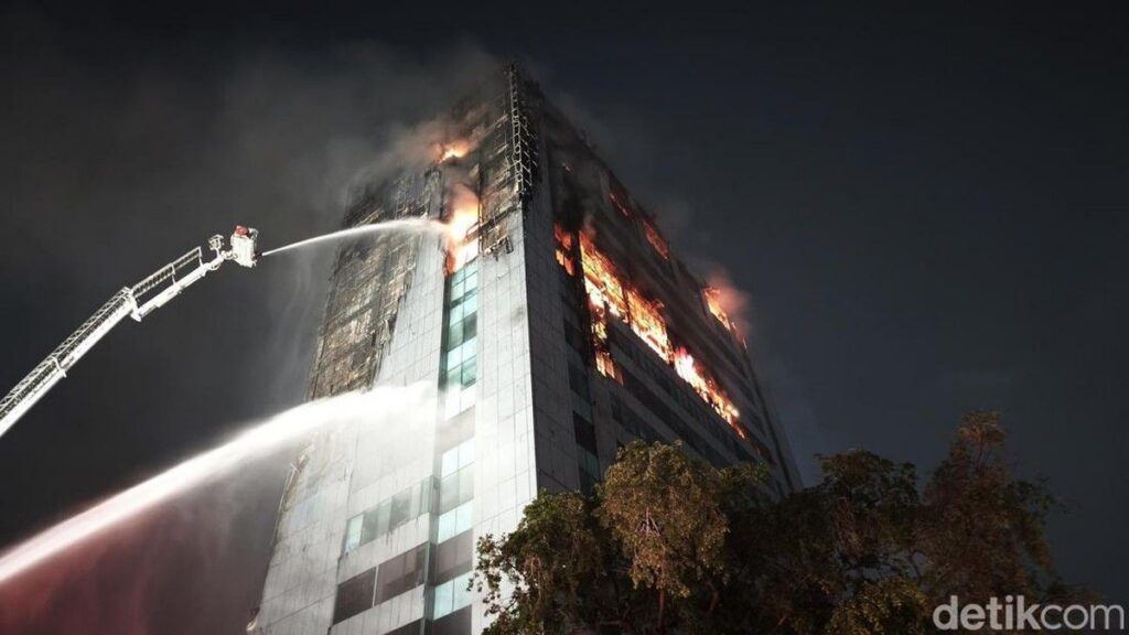 Kebakaran Gedung Bapenda DKI Jakarta di Gambir Berhasil Dipadamkan