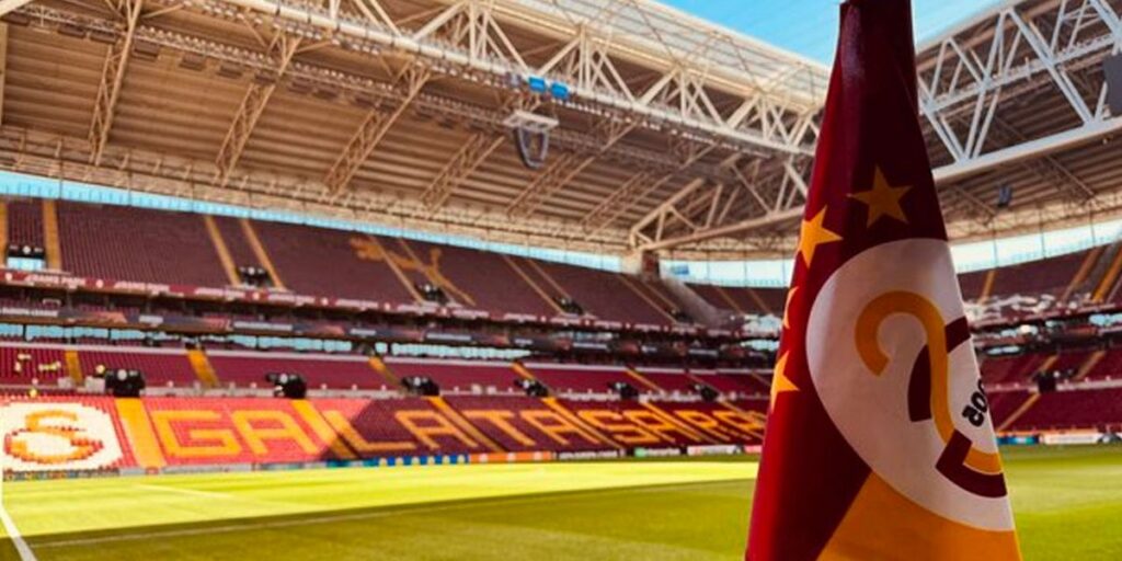 Dua Gol Victor Osimhen Selamatkan Galatasaray dari Kekalahan